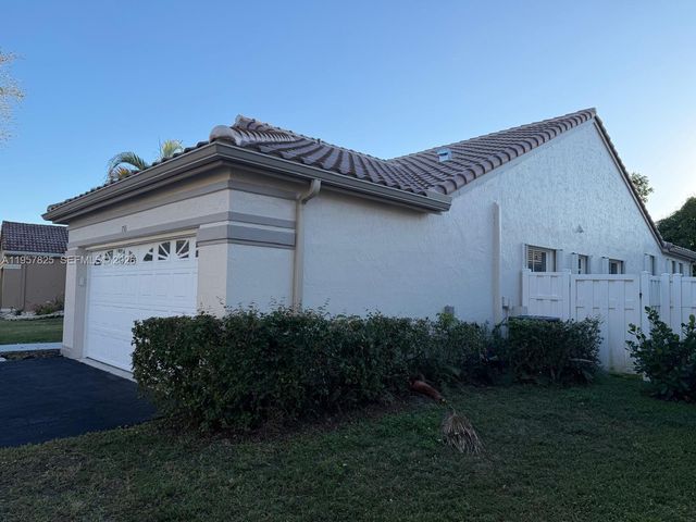 755 Falling Water Rd, Weston, FL 33326