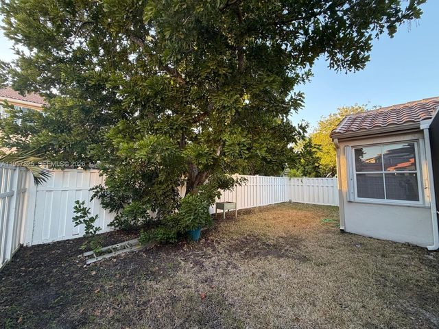 755 Falling Water Rd, Weston, FL 33326