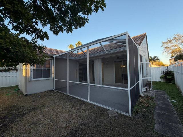 755 Falling Water Rd, Weston, FL 33326