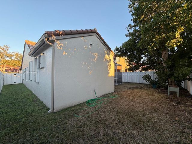 755 Falling Water Rd, Weston, FL 33326