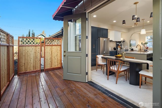 5037 25th Avenue SW, Seattle, WA 98106