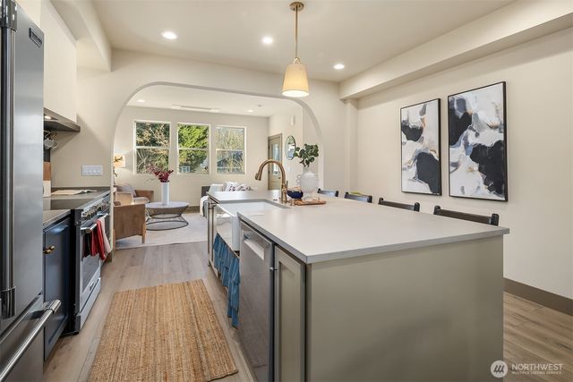 5037 25th Avenue SW, Seattle, WA 98106