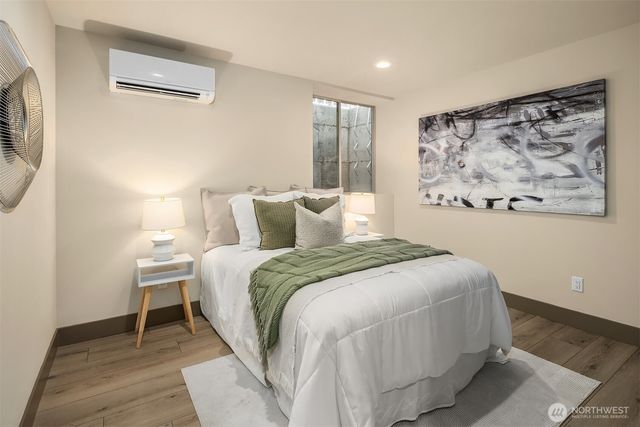 5037 25th Avenue SW, Seattle, WA 98106