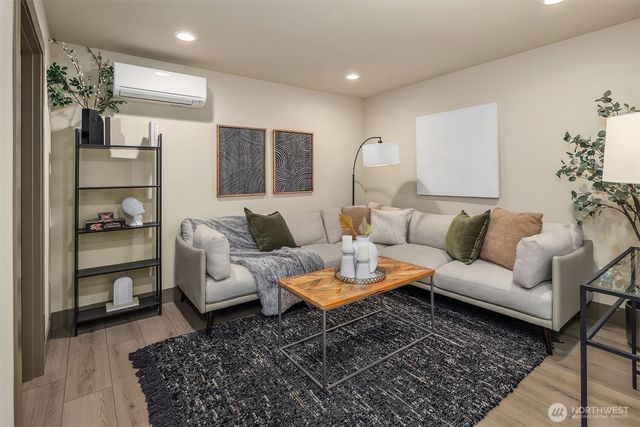 5037 25th Avenue SW, Seattle, WA 98106