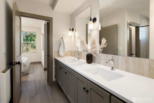 5037 25th Avenue SW, Seattle, WA 98106