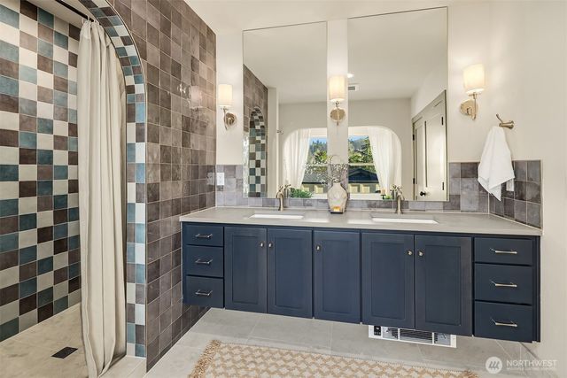 5037 25th Avenue SW, Seattle, WA 98106