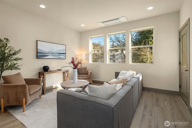 5037 25th Avenue SW, Seattle, WA 98106