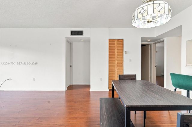 10253 NW 9th St Circle 407-6, Miami, FL 33172