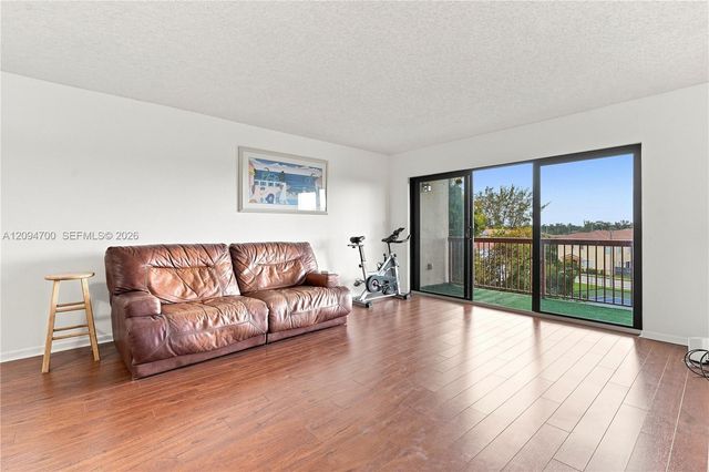 10253 NW 9th St Circle 407-6, Miami, FL 33172