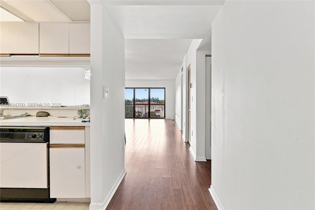 10253 NW 9th St Circle 407-6, Miami, FL 33172