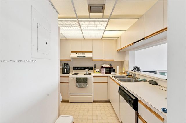 10253 NW 9th St Circle 407-6, Miami, FL 33172
