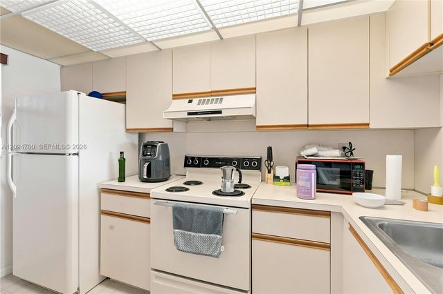 10253 NW 9th St Circle 407-6, Miami, FL 33172