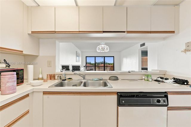 10253 NW 9th St Circle 407-6, Miami, FL 33172