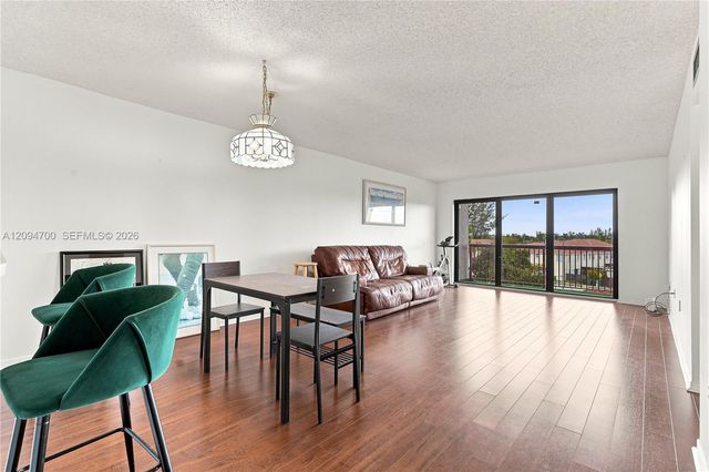 10253 NW 9th St Circle 407-6, Miami, FL 33172