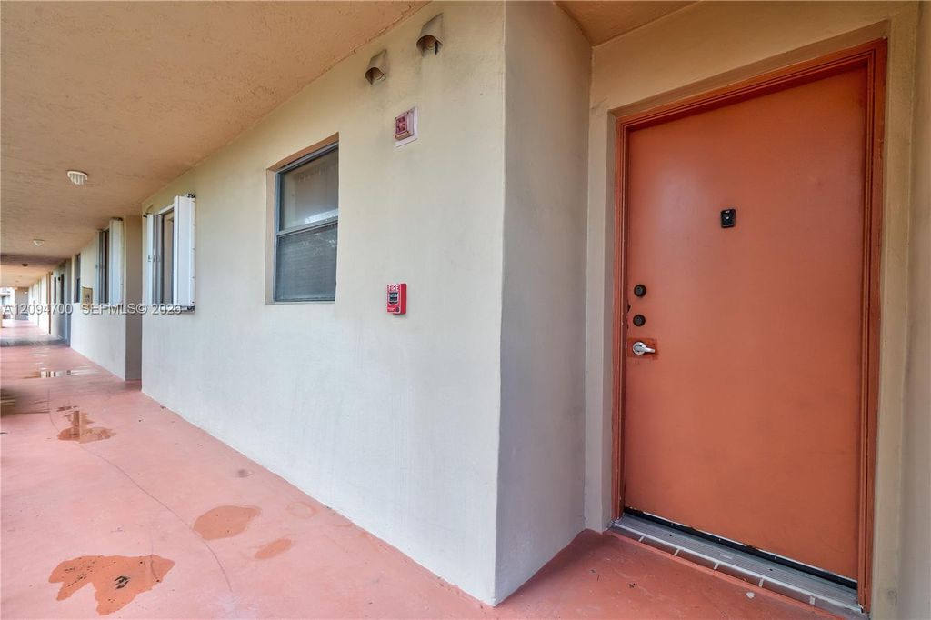 10253 NW 9th St Circle 407-6, Miami, FL 33172