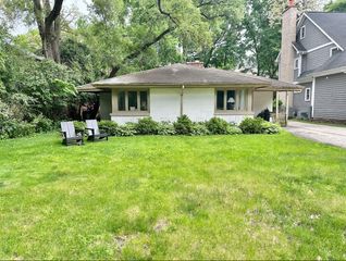 422 E HICKORY Street, Hinsdale, IL 60521