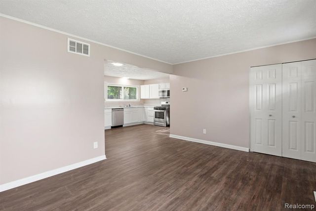 6291 Edmund Street, Romulus, MI 48174
