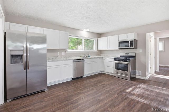 6291 Edmund Street, Romulus, MI 48174