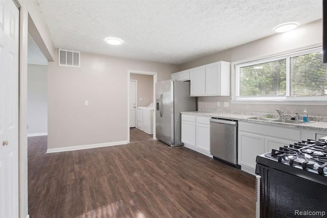 6291 Edmund Street, Romulus, MI 48174