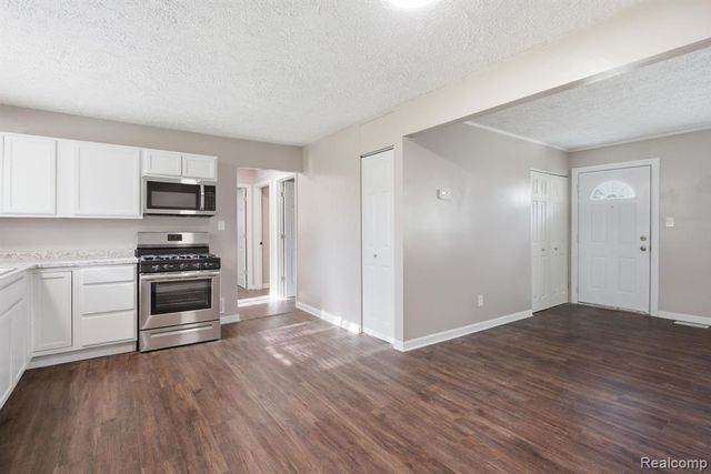 6291 Edmund Street, Romulus, MI 48174