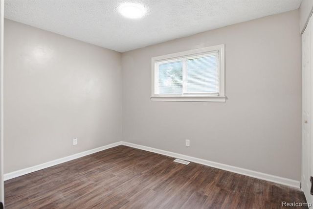 6291 Edmund Street, Romulus, MI 48174