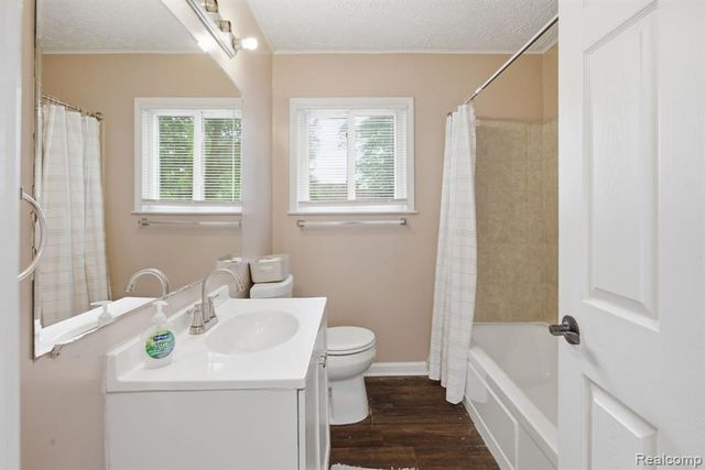 6291 Edmund Street, Romulus, MI 48174