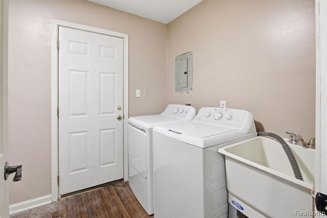 6291 Edmund Street, Romulus, MI 48174