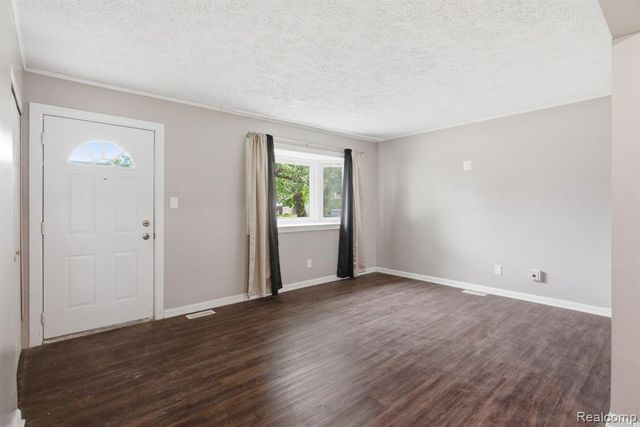 6291 Edmund Street, Romulus, MI 48174