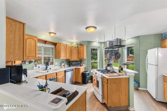 10127 Crest View Lane, Eagle River, AK 99577