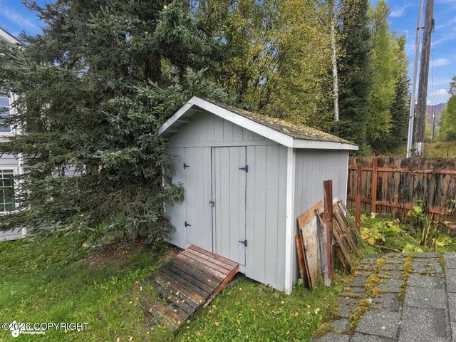 10127 Crest View Lane, Eagle River, AK 99577