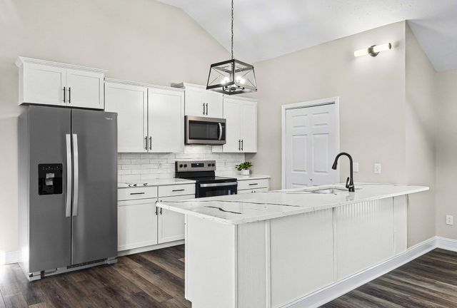 719 Darrow Dr, Pleasant View, TN 37146