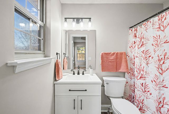 719 Darrow Dr, Pleasant View, TN 37146