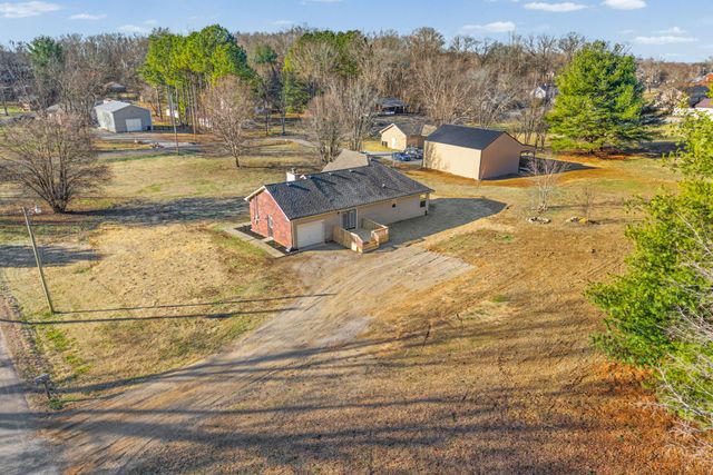 719 Darrow Dr, Pleasant View, TN 37146