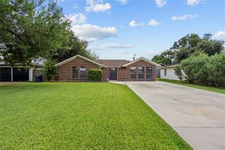 1421 16th Avenue N, Texas City, TX 77590
