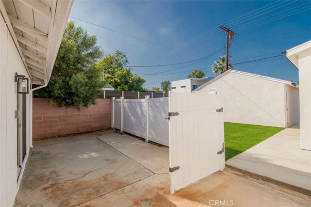 16433 Gledhill Street, North Hills, CA 91343