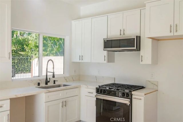 16433 Gledhill Street, North Hills, CA 91343