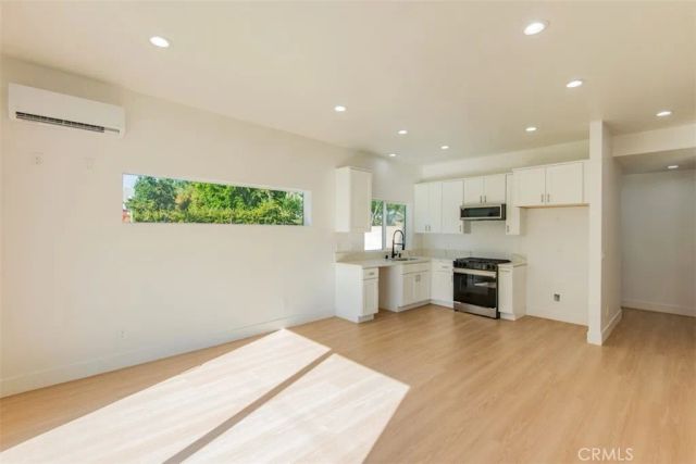 16433 Gledhill Street, North Hills, CA 91343