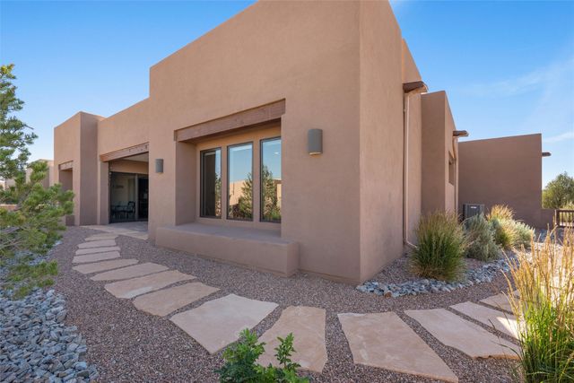 1 Trasera Court, Santa Fe, NM 87506