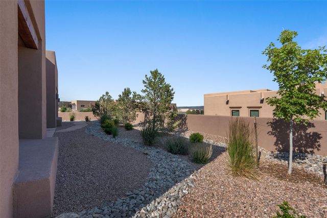 1 Trasera Court, Santa Fe, NM 87506