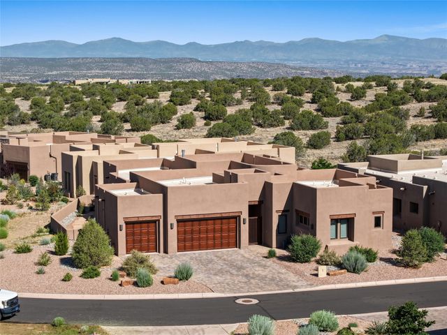 1 Trasera Court, Santa Fe, NM 87506