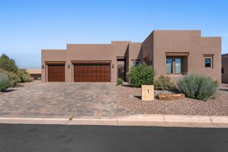 1 Trasera Court, Santa Fe, NM 87506