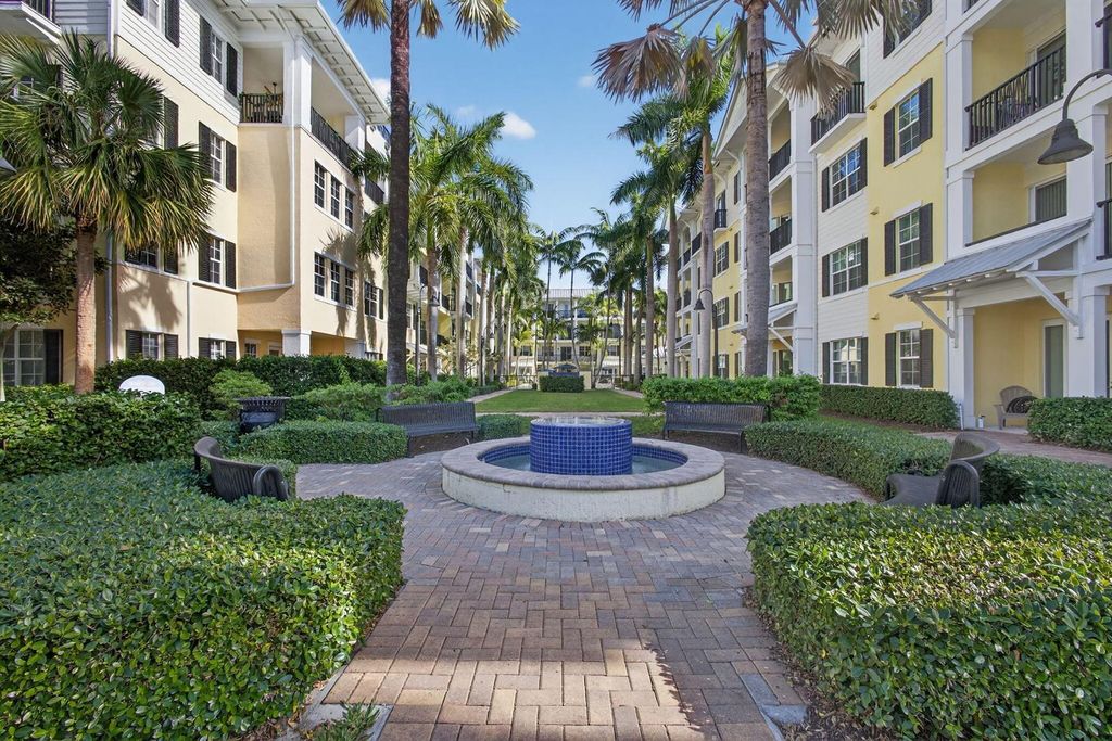 3130 W LATITUDE Circle 302, Delray Beach, FL 33483