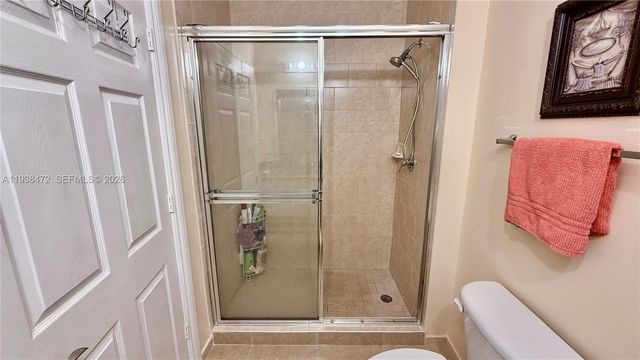 3001 NE 185th St 112, Aventura, FL 33180