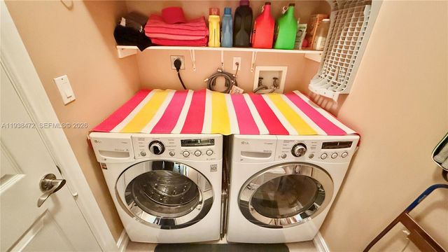 3001 NE 185th St 112, Aventura, FL 33180