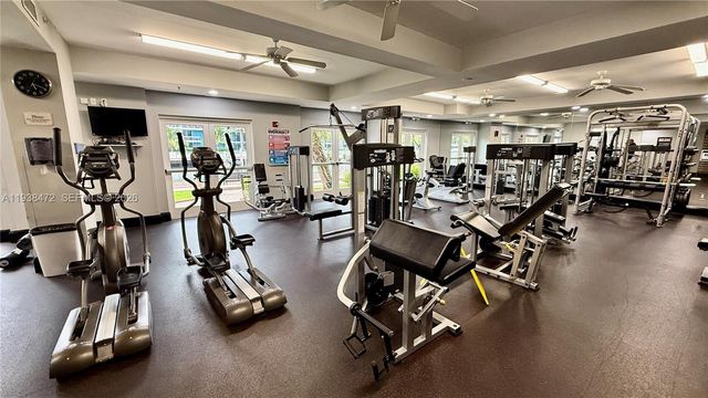 3001 NE 185th St 112, Aventura, FL 33180