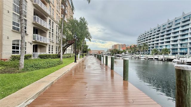 3001 NE 185th St 112, Aventura, FL 33180