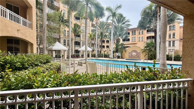 3001 NE 185th St 112, Aventura, FL 33180