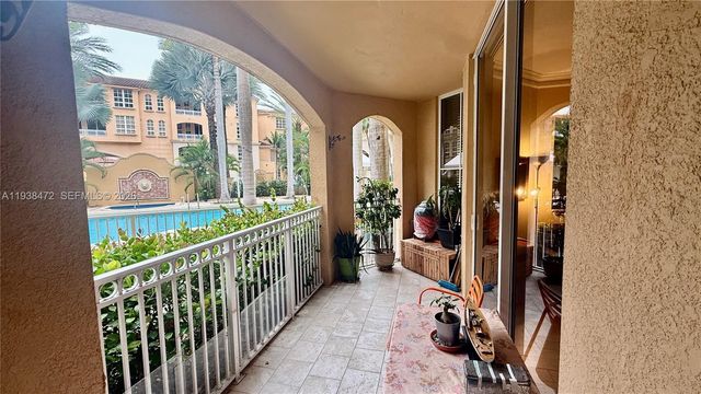 3001 NE 185th St 112, Aventura, FL 33180