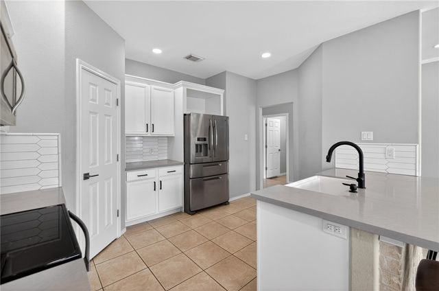15230 BARATARIA Dr, Corpus Christi, TX 78418