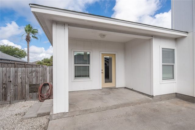 15230 BARATARIA Dr, Corpus Christi, TX 78418